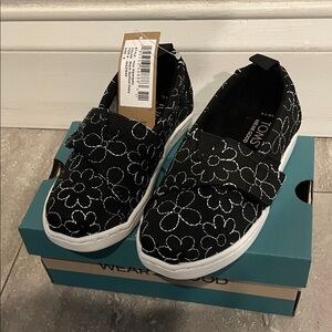 NWT TOMS Alpargata Black Quilted Daisy